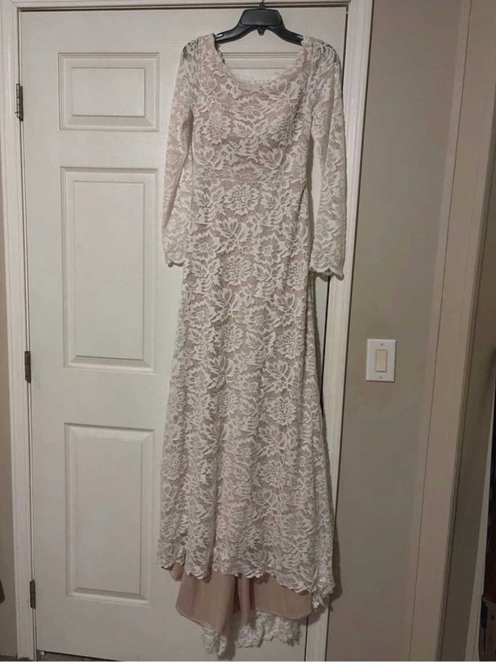 Ivory Lace Long-Sleeve Maxi Dress